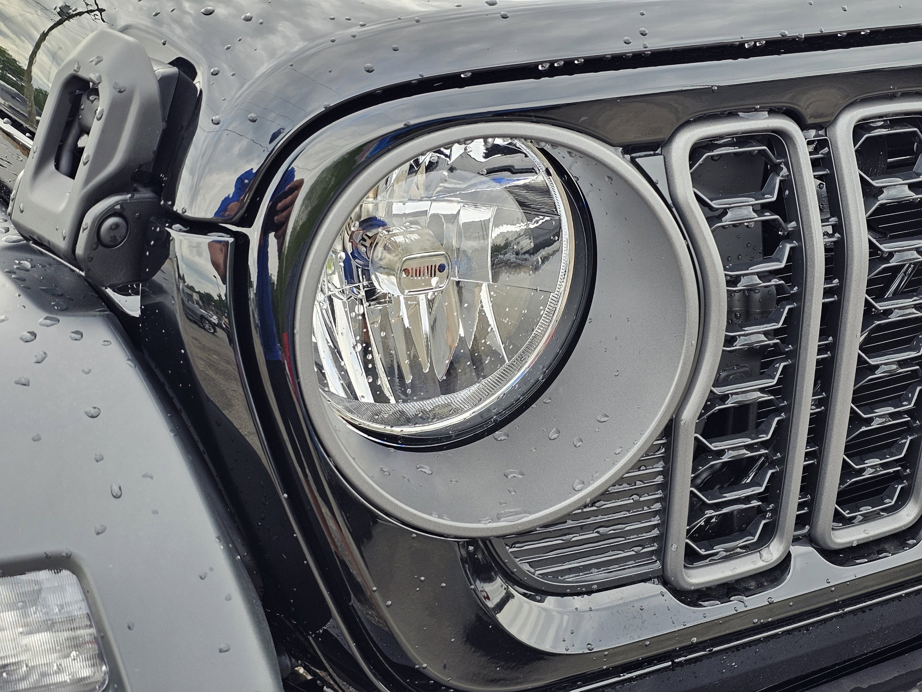 2025 Jeep Gladiator Sport S photo 3