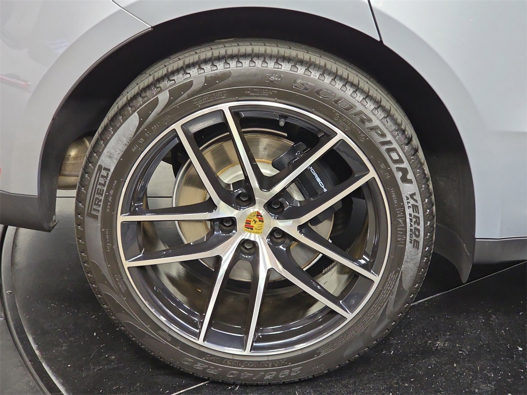 2024 Porsche Macan T photo 25