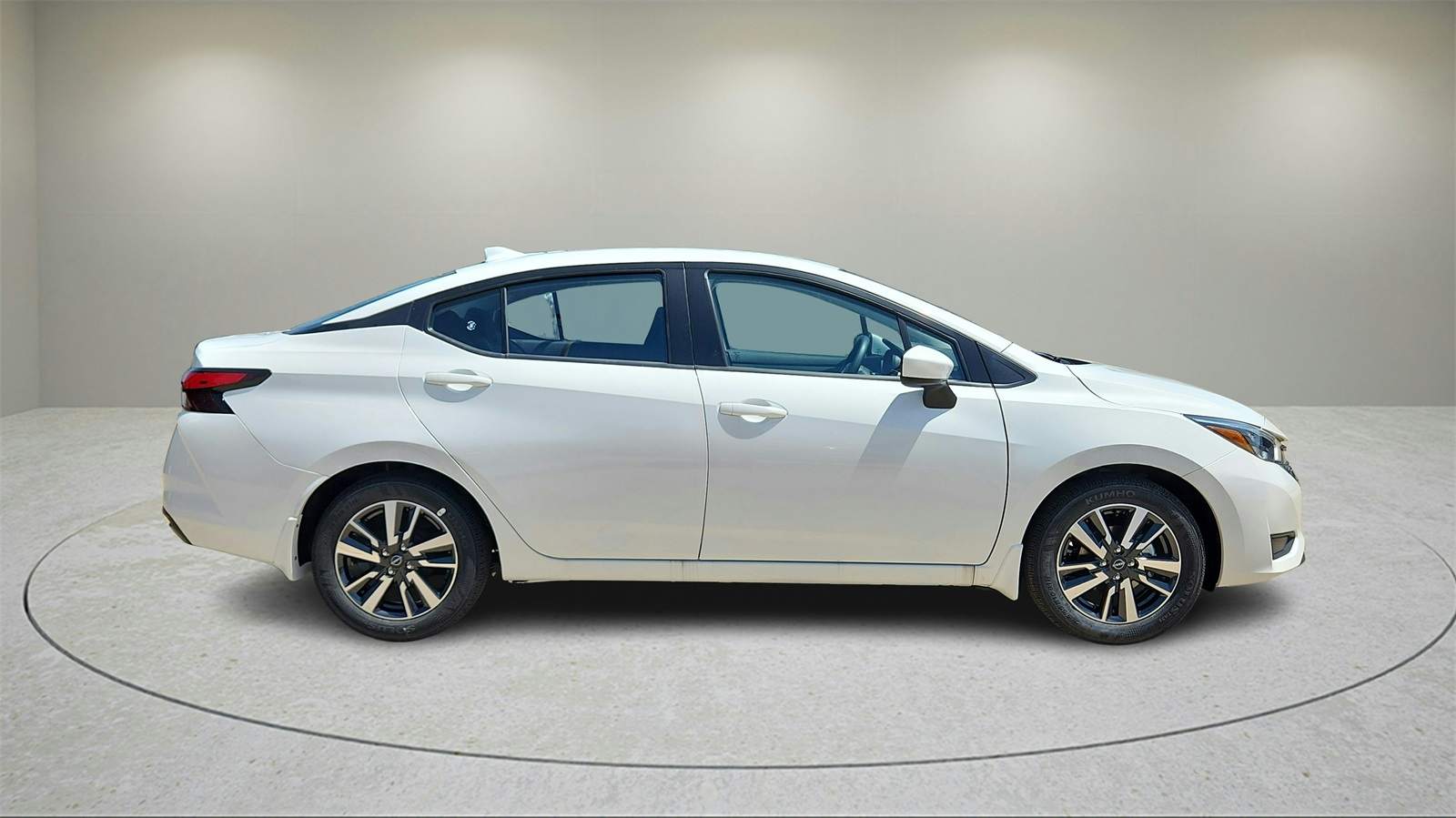 2025 Nissan Versa 1.6 SV photo 2