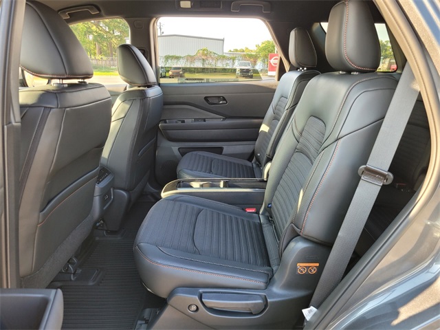 2025 Nissan Pathfinder Rock Creek photo 10