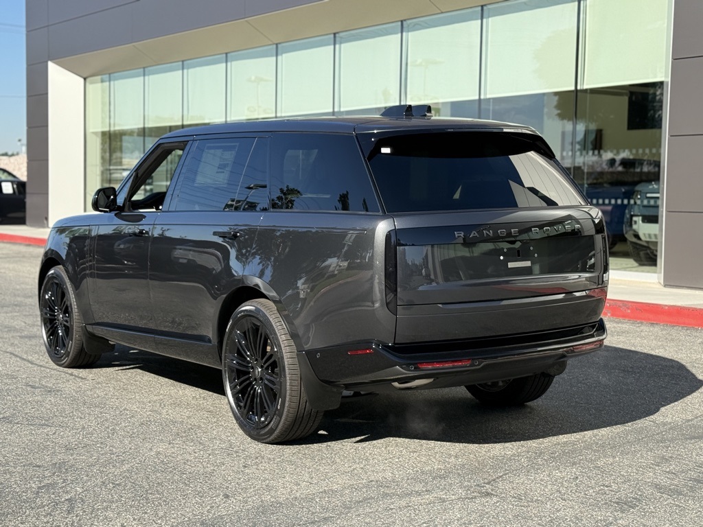 2025 Land Rover Range Rover SE photo 4