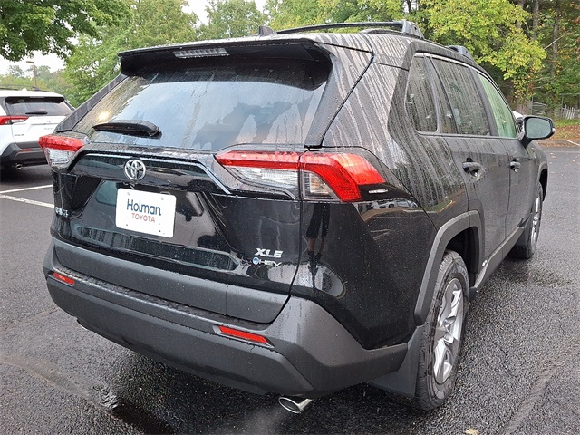 2025 Toyota RAV4 XLE photo 4