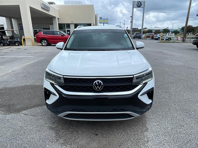 2022 Volkswagen Taos SE photo 2