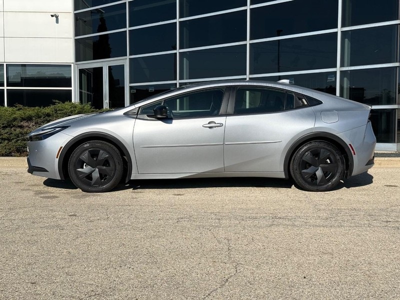 2024 Toyota Prius LE photo 6