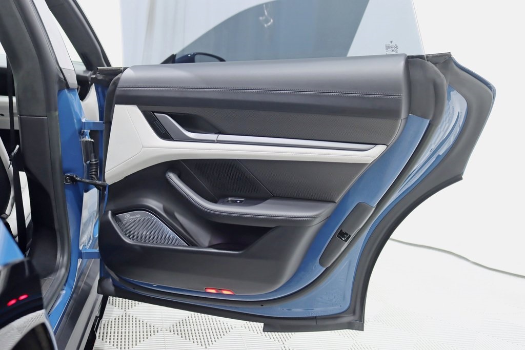2022 Porsche Taycan Cross Turismo Turbo photo 32
