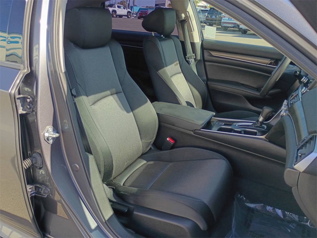 2020 Honda Accord LX photo 32