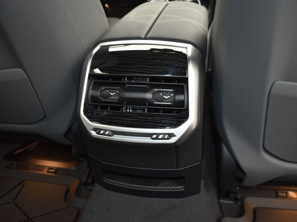 2026 Bmw 740i photo 18