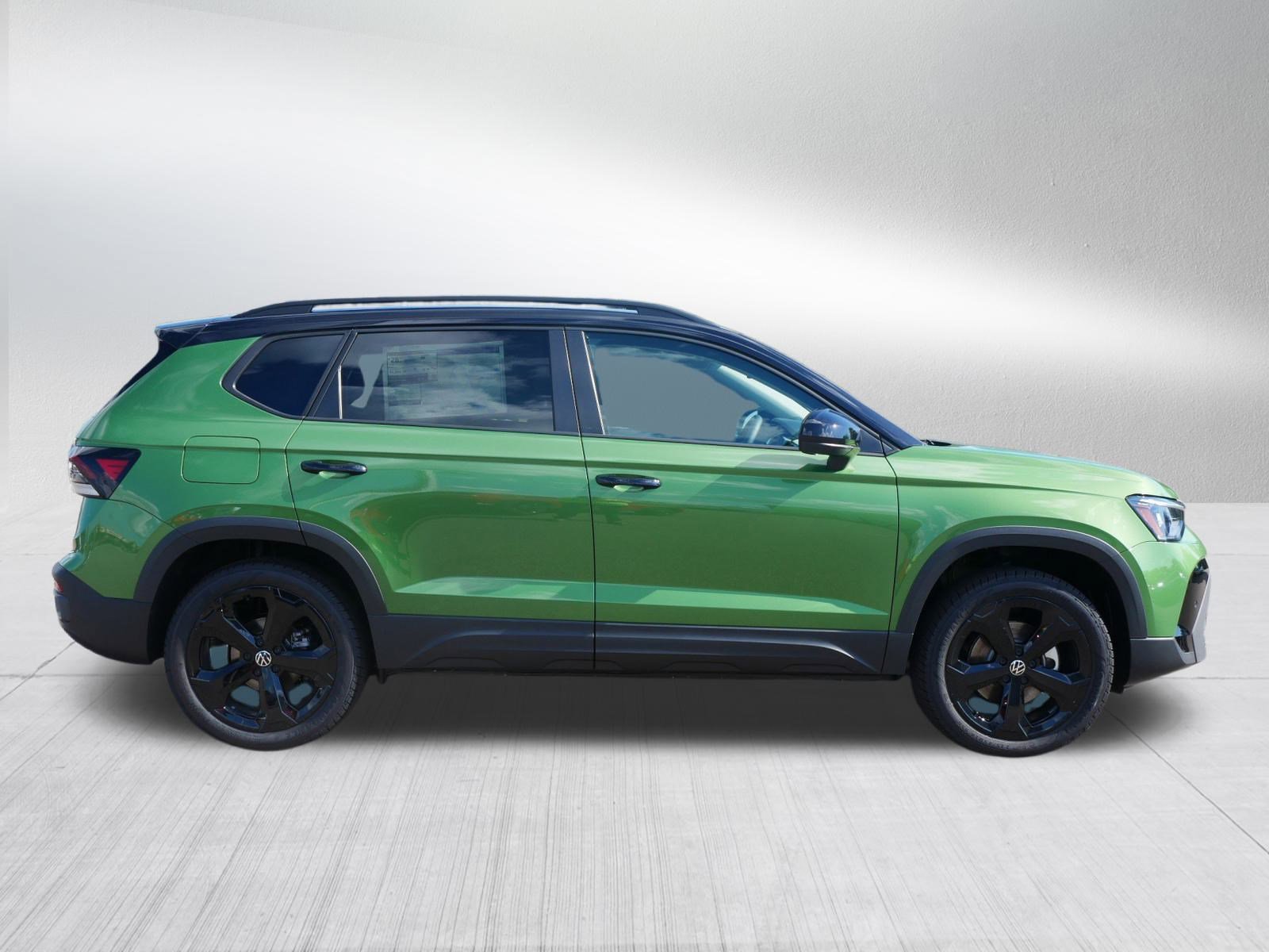 2025 Volkswagen Taos SE photo 2