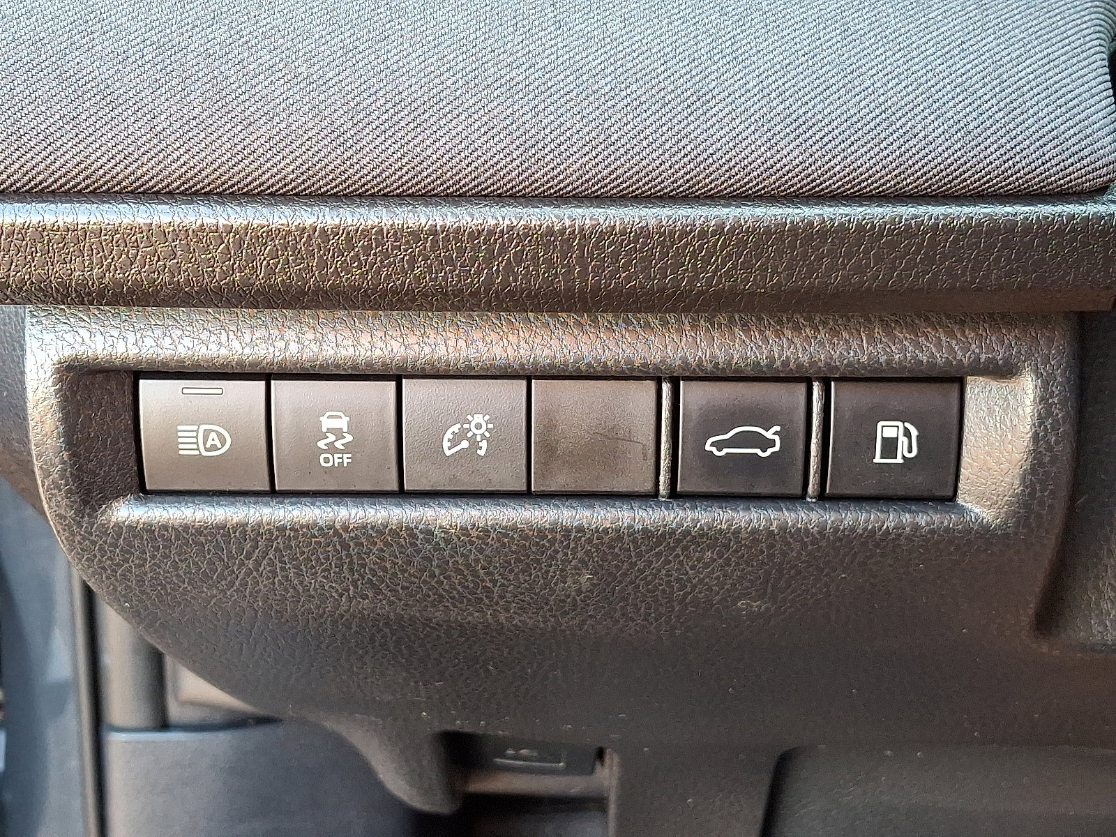 2025 Toyota Camry LE photo 22