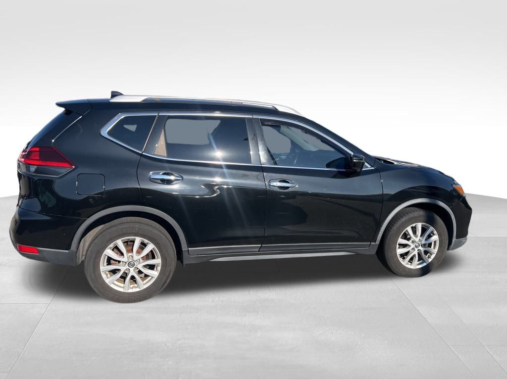 2018 Nissan Rogue SV photo 6