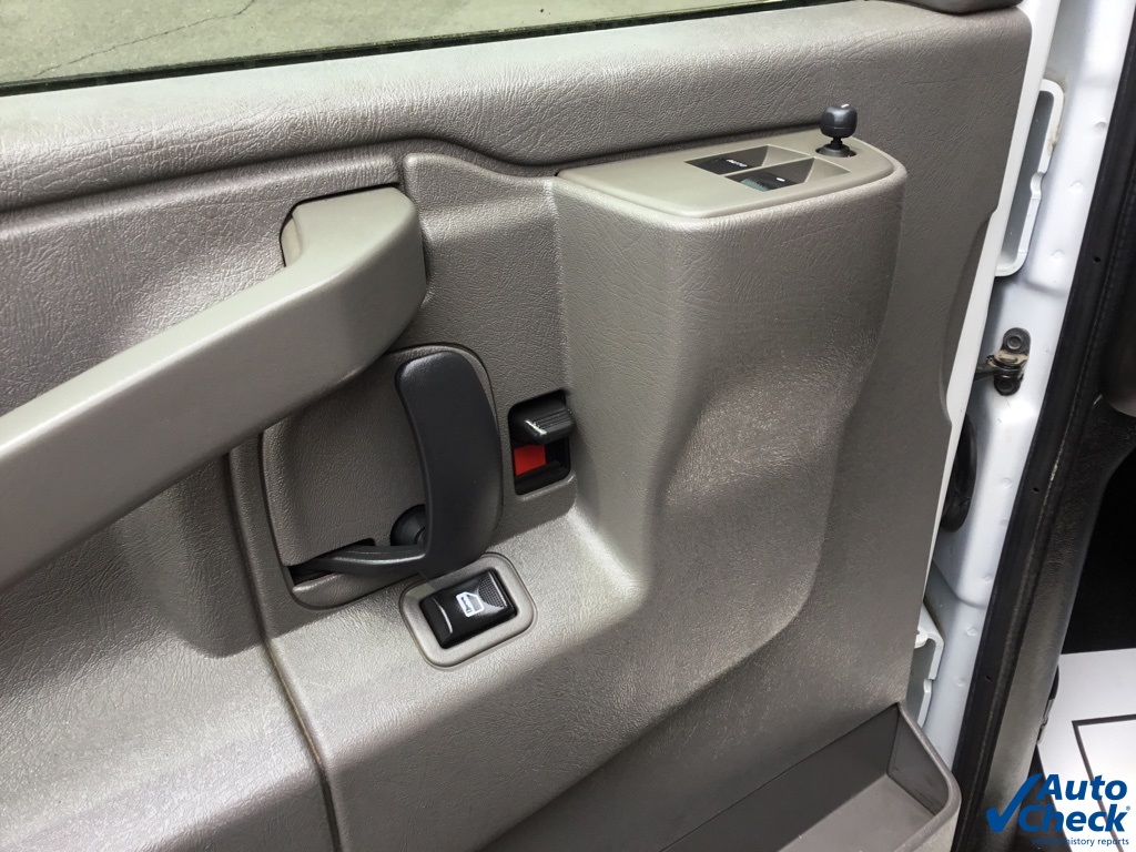 2017 Chevrolet Express 3500 Work Van photo 24