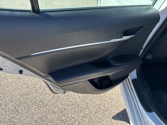 2022 Toyota Camry Hybrid LE photo 14