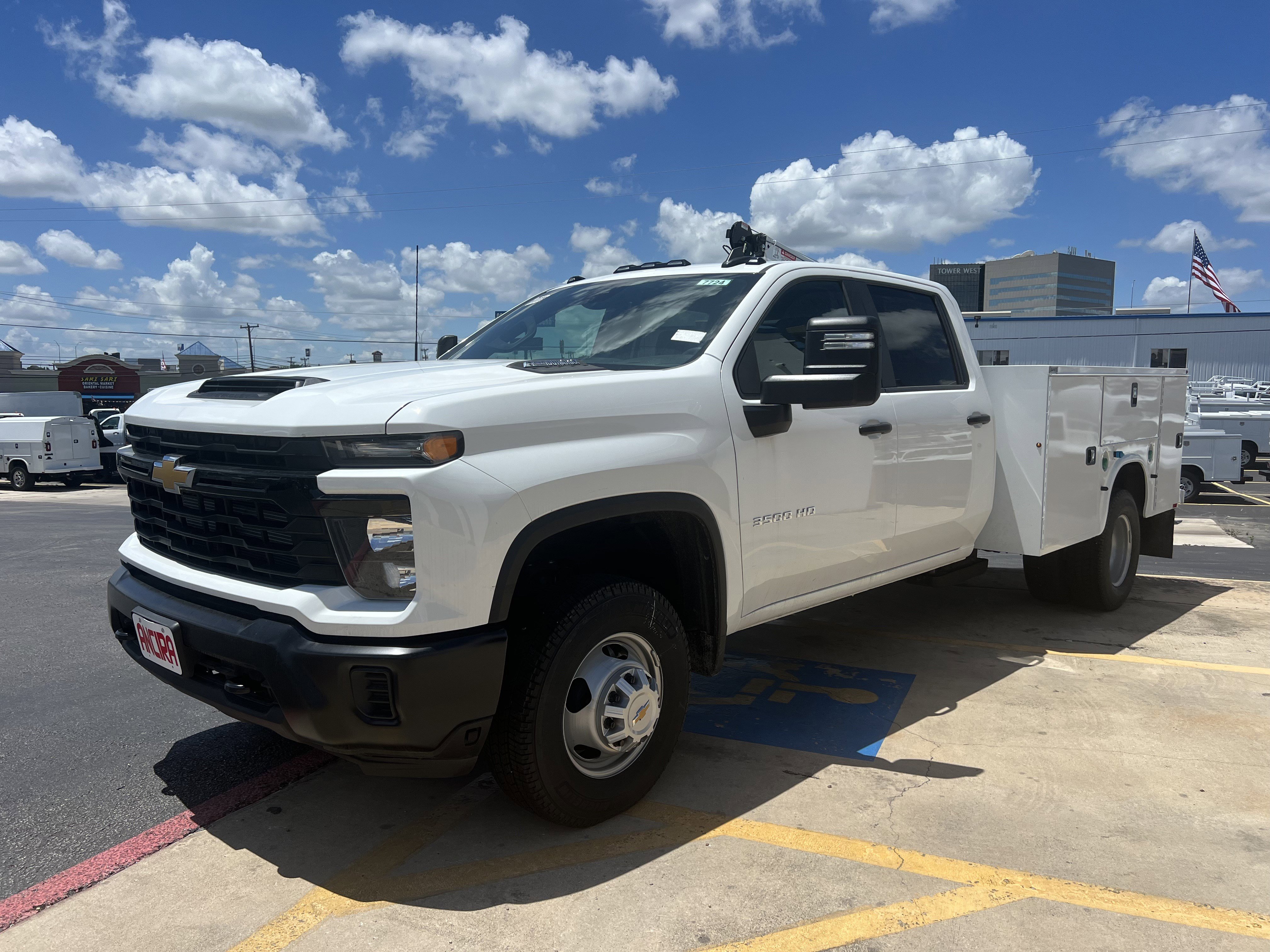 2025 Chevrolet Silverado 3500HD Work Truck's photo