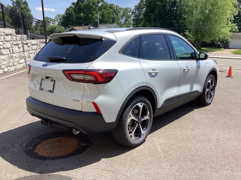 2025 Ford Escape Hybrid ST-Line Select photo 7
