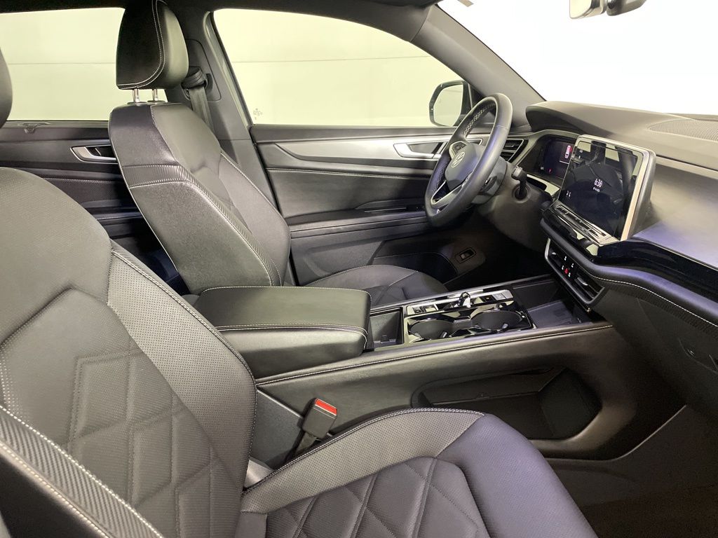 2024 Volkswagen Atlas Cross Sport SE Technology photo 14
