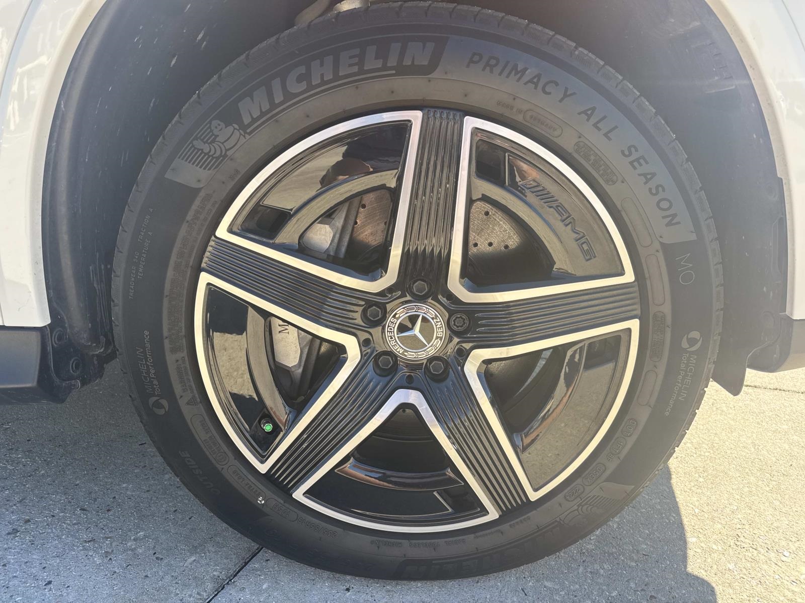 2025 Mercedes Benz GLC 300 4MATIC photo 4