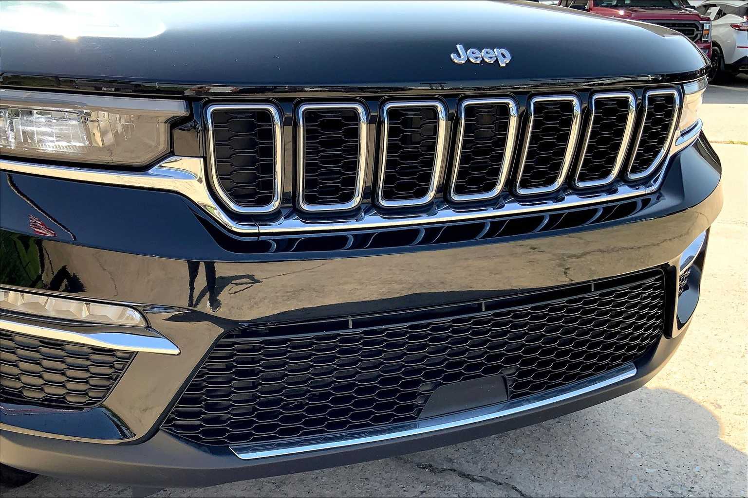 2024 Jeep Grand Cherokee Sport photo 25