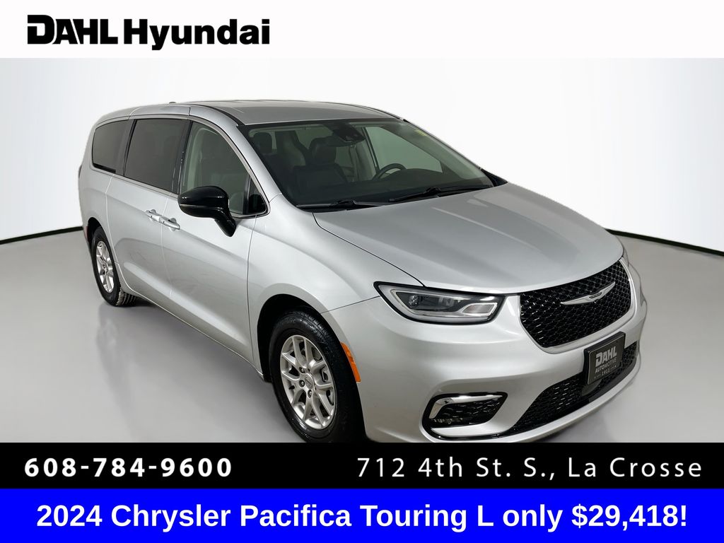 2024 Chrysler Pacifica Touring L's photo