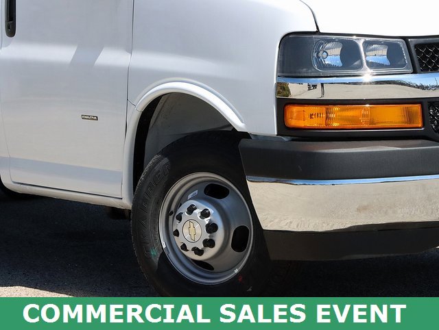 2024 Chevrolet Express Cutaway 3500 photo 3