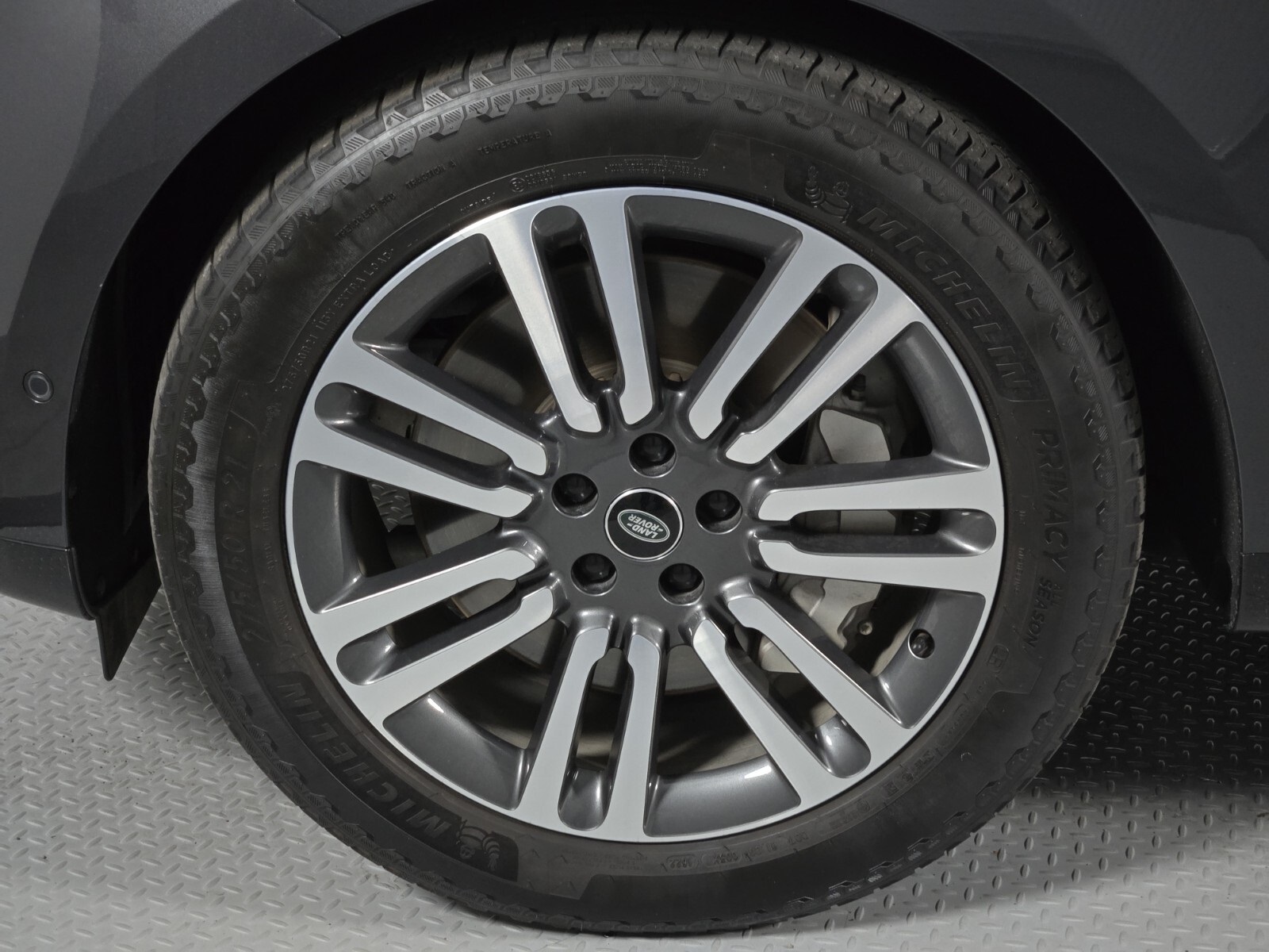 2023 Land Rover Range Rover SE photo 8