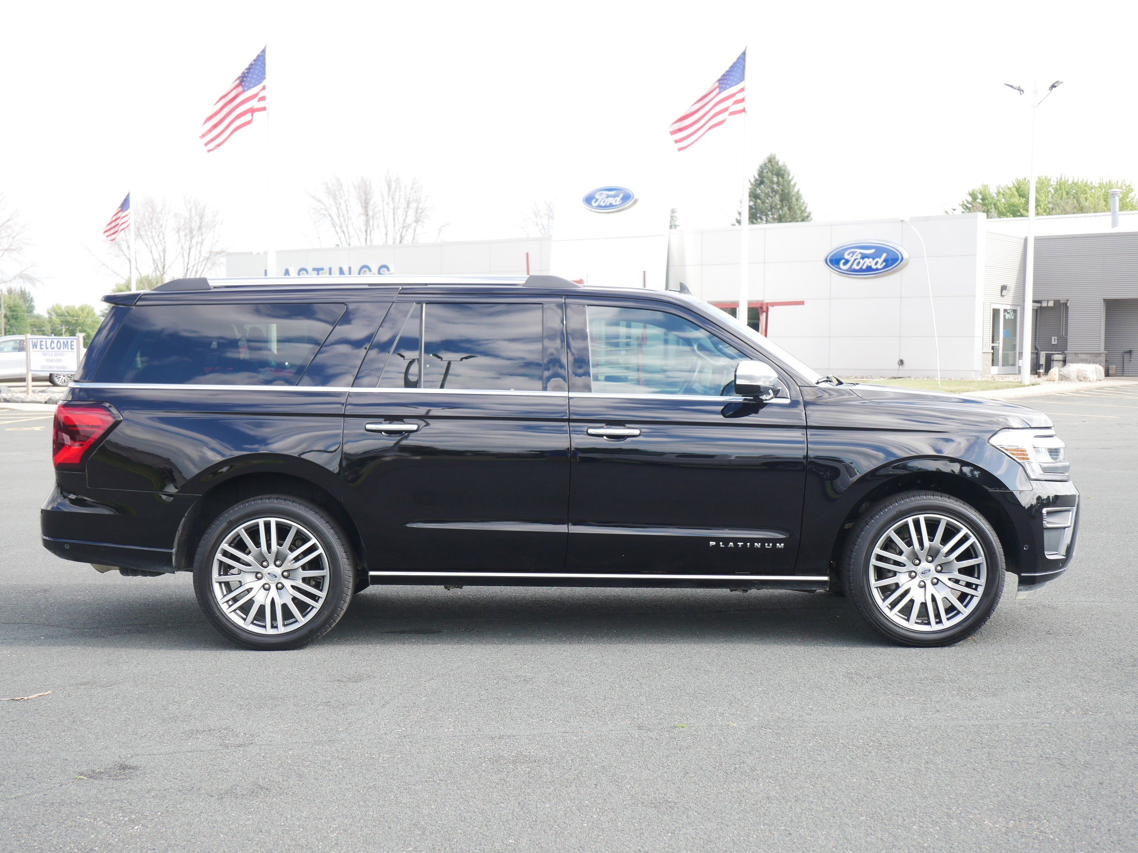 2024 Ford Expedition MAX Platinum photo 6