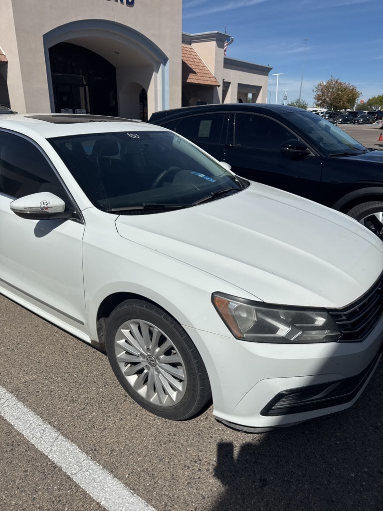 2017 Volkswagen Passat SE photo 5