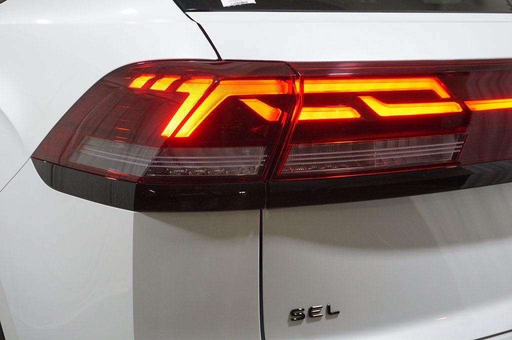 2025 Volkswagen Atlas Cross Sport SEL R-Line photo 38