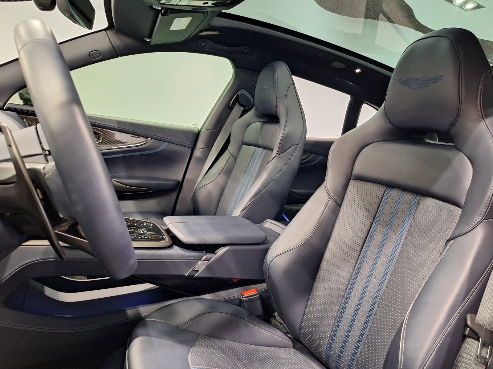 2025 Aston Martin DBX AM8 DBX707 photo 11
