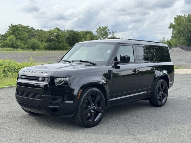 2025 Land Rover Defender X-Dynamic SE's photo