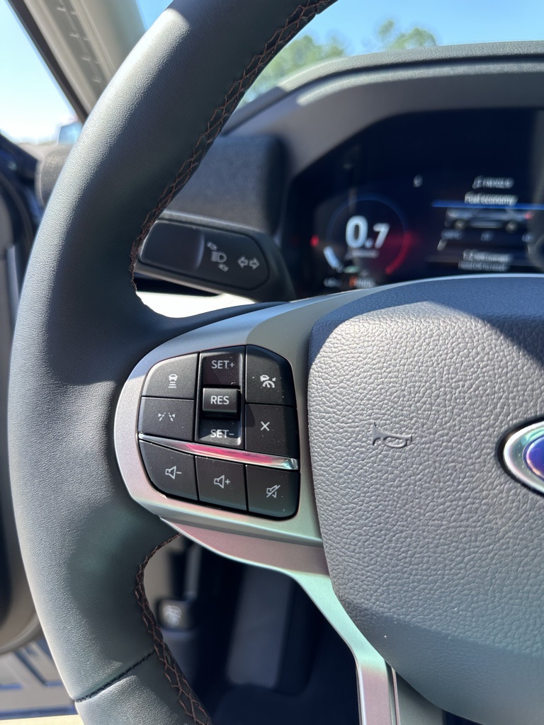 2025 Ford Explorer photo 15
