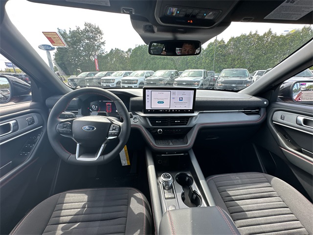 2025 Ford Explorer ST-Line photo 16