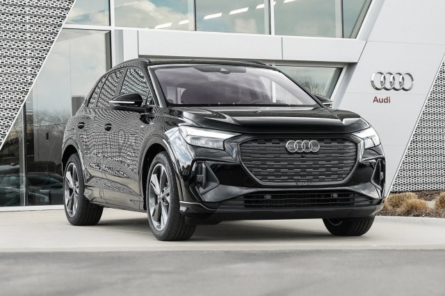 2025 Audi Q4 e-tron Premium Plus