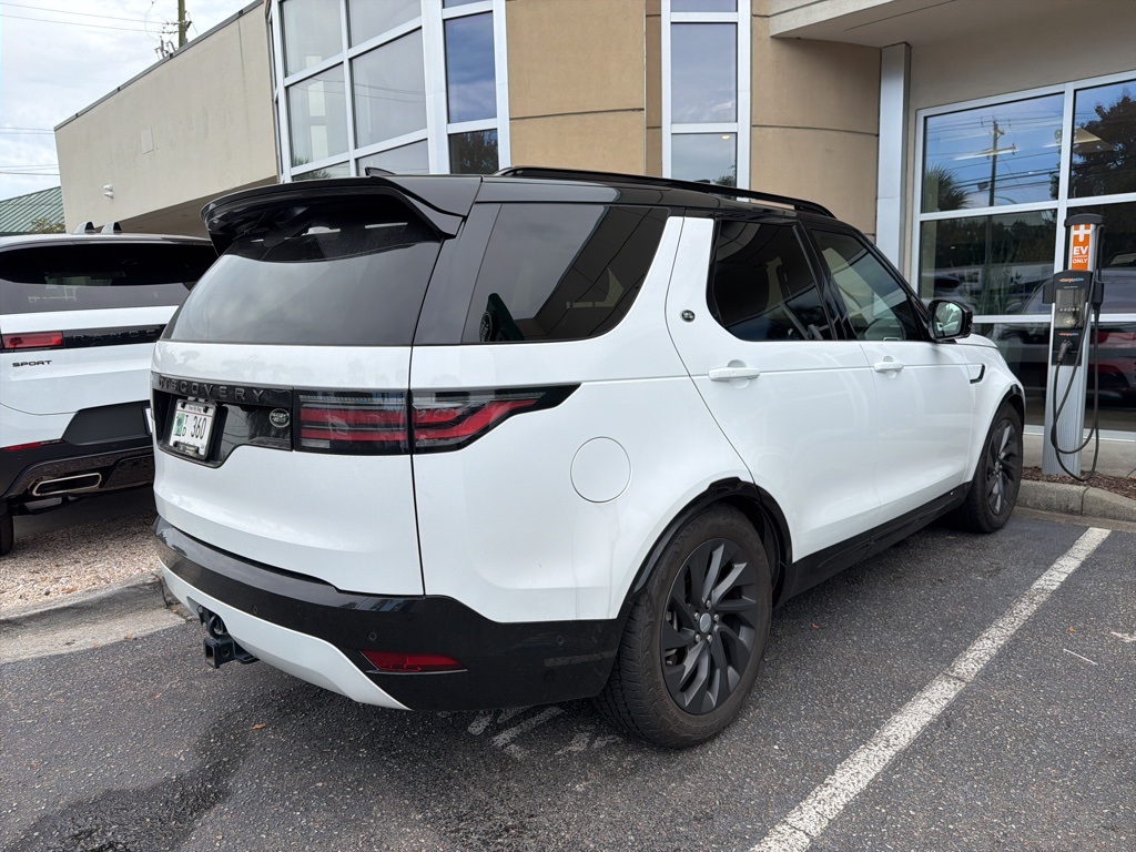 2022 Land Rover Discovery P300 S S R-Dynamic photo 2