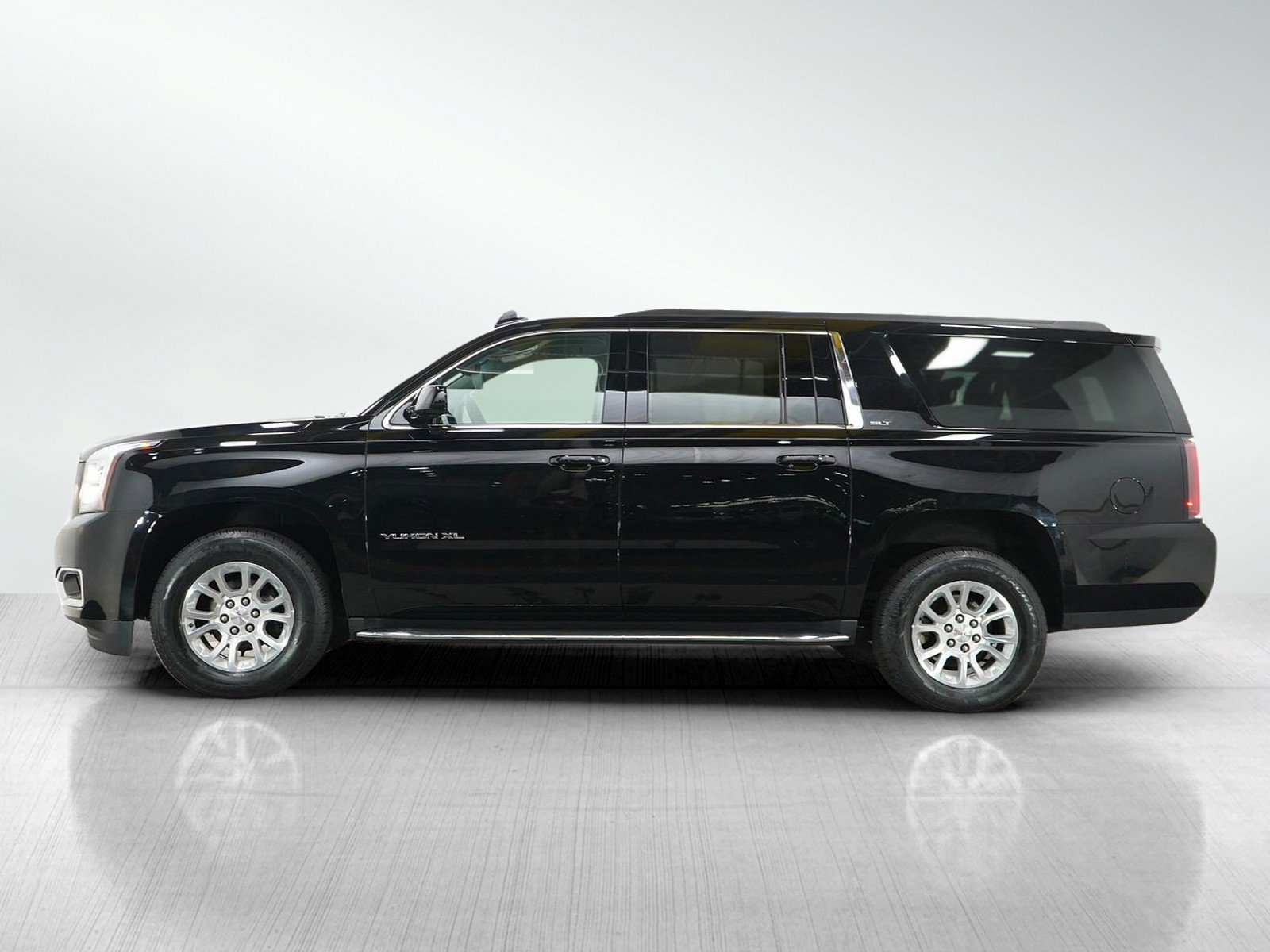 Used 2019 GMC Yukon XL SLT with VIN 1GKS2GKC3KR361454 for sale in Bloomington, Minnesota