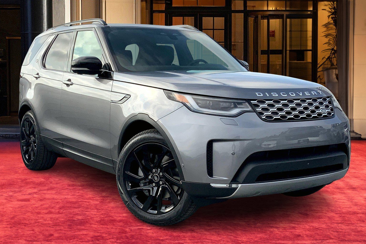 2025 Land Rover Discovery S photo 9