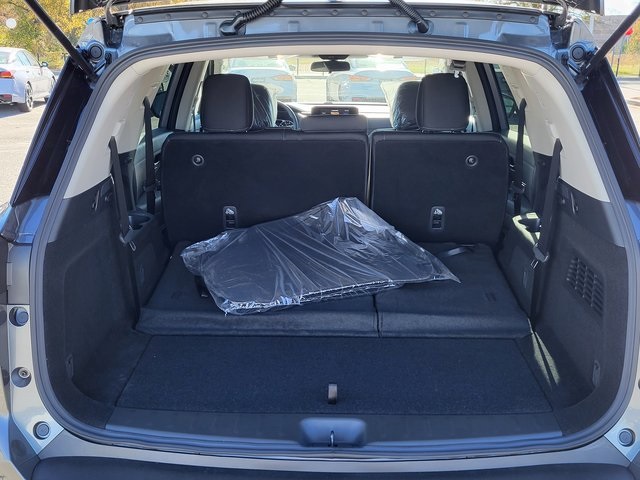 2025 Nissan Pathfinder S photo 2