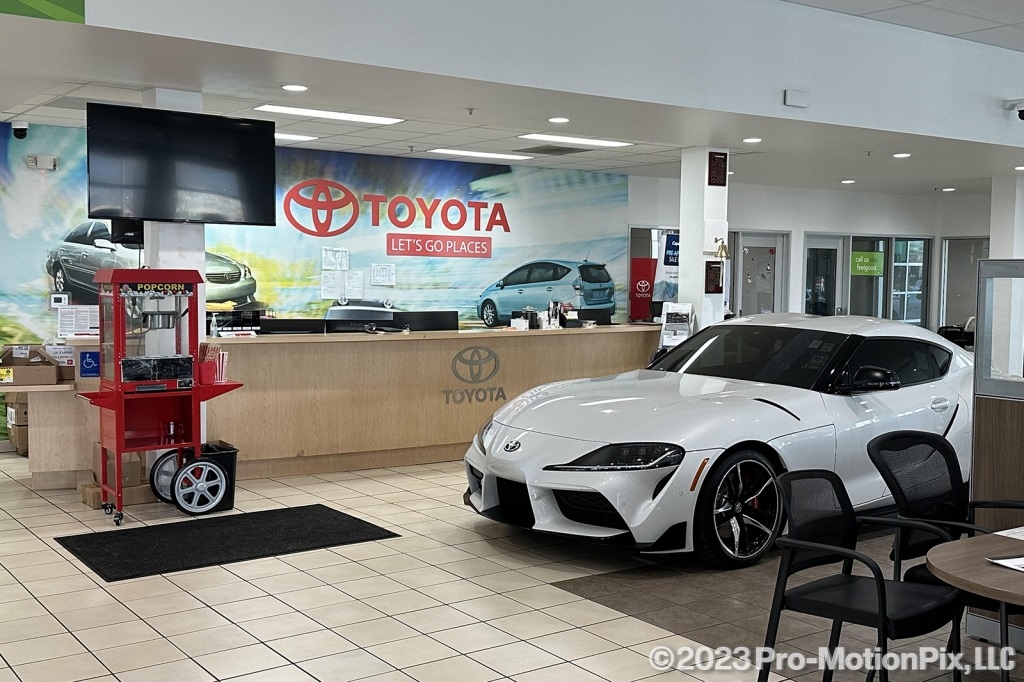 2023 Toyota RAV4 Hybrid Limited photo 27