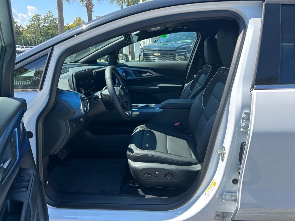 2025 Chevrolet Equinox EV 1LT photo 5