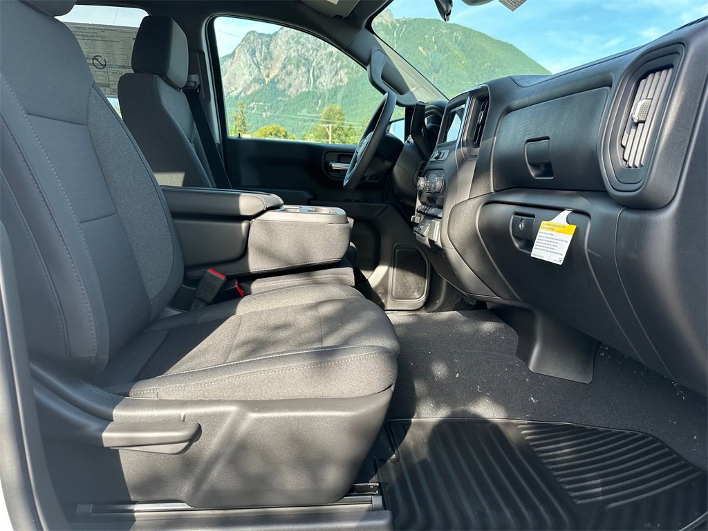 2025 Chevrolet Silverado 1500 Custom photo 11