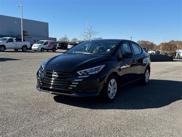 2025 Nissan Versa 1.6 S photo 3