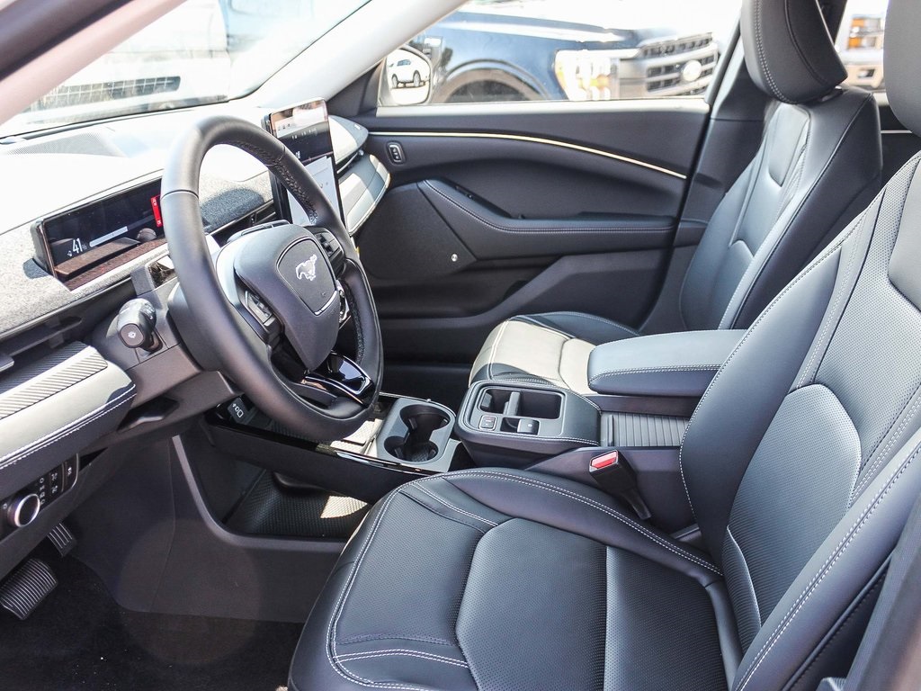 2025 Ford Mustang Mach-E Premium photo 17