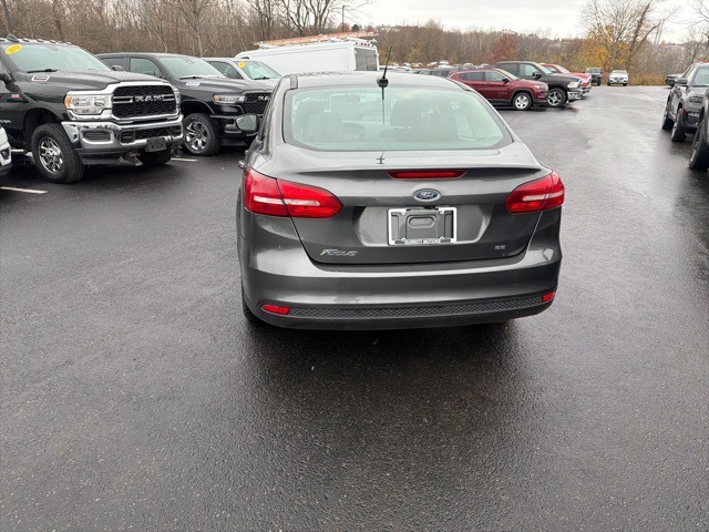 2017 Ford Focus SE photo 4