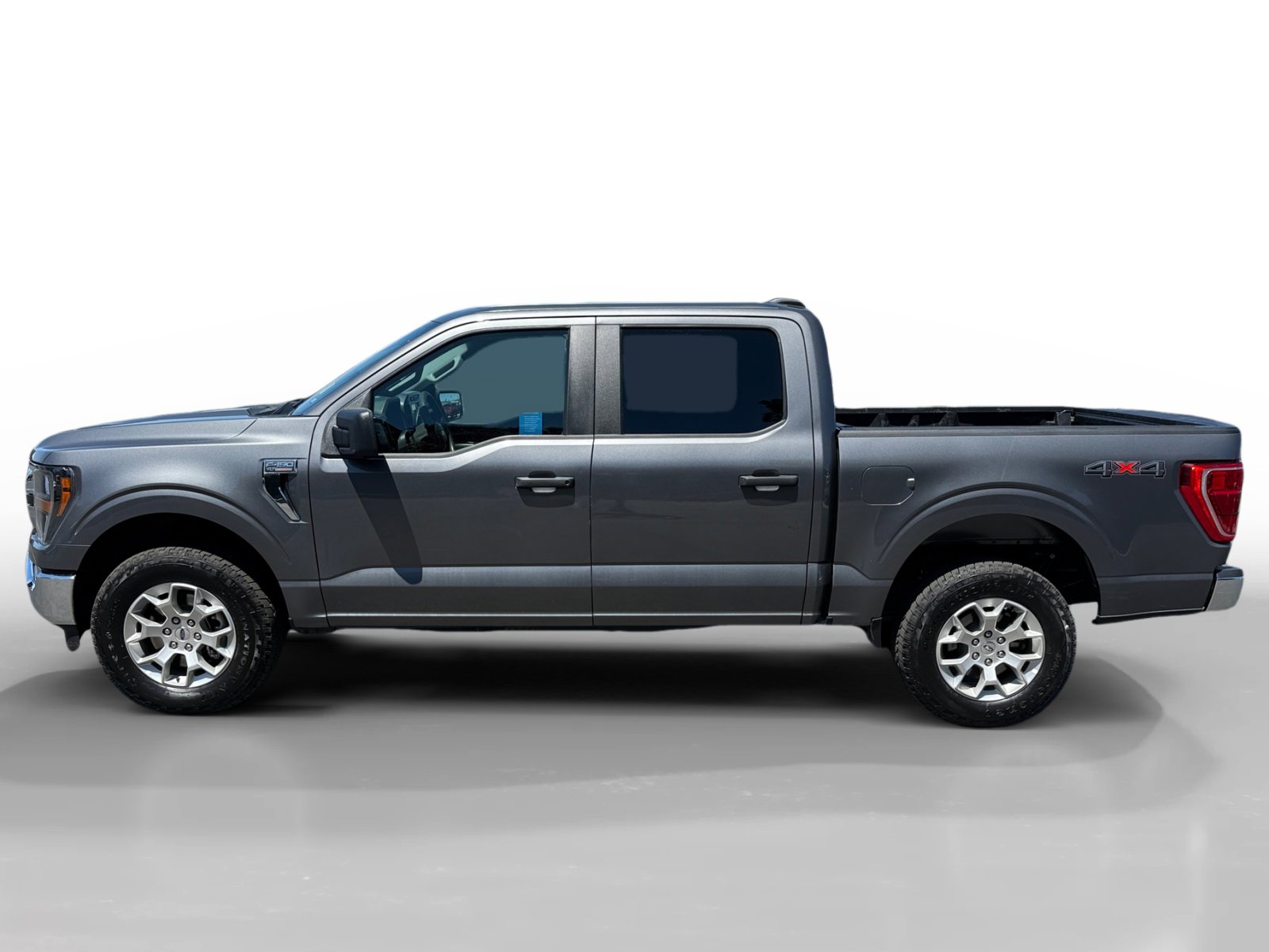2023 Ford F-150 XLT photo 2