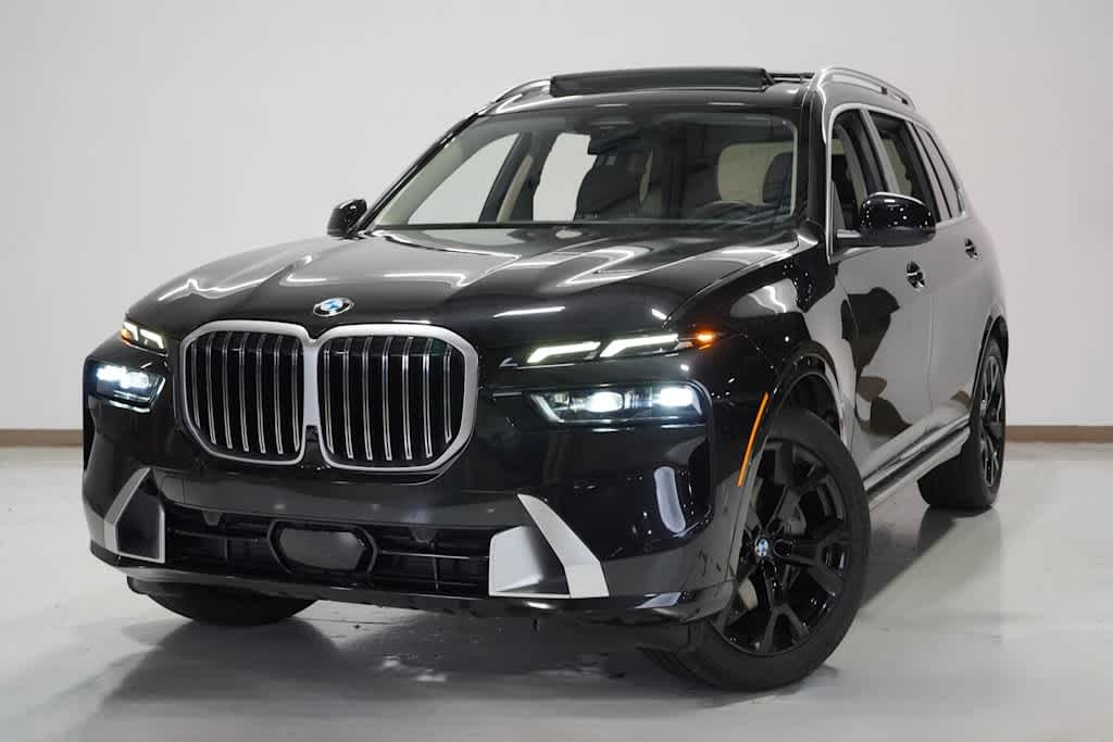 2023 BMW X7 40i's photo