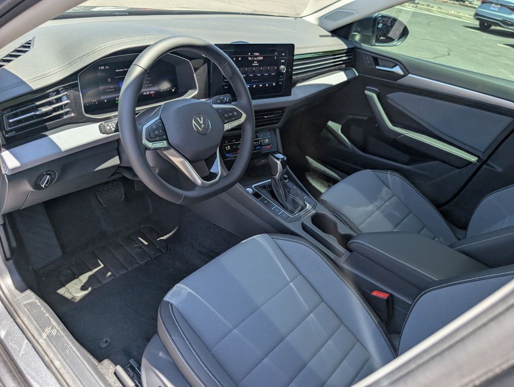 2025 Volkswagen Jetta 1.5T SE photo 9