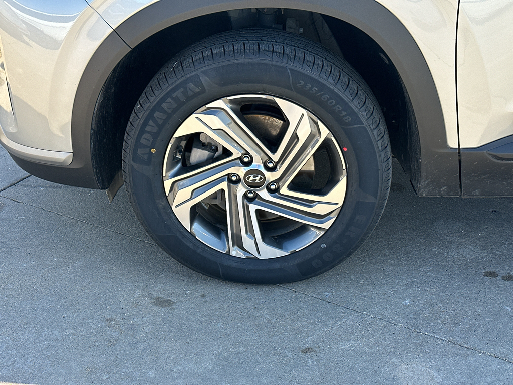 2023 Hyundai Santa Fe SE photo 2
