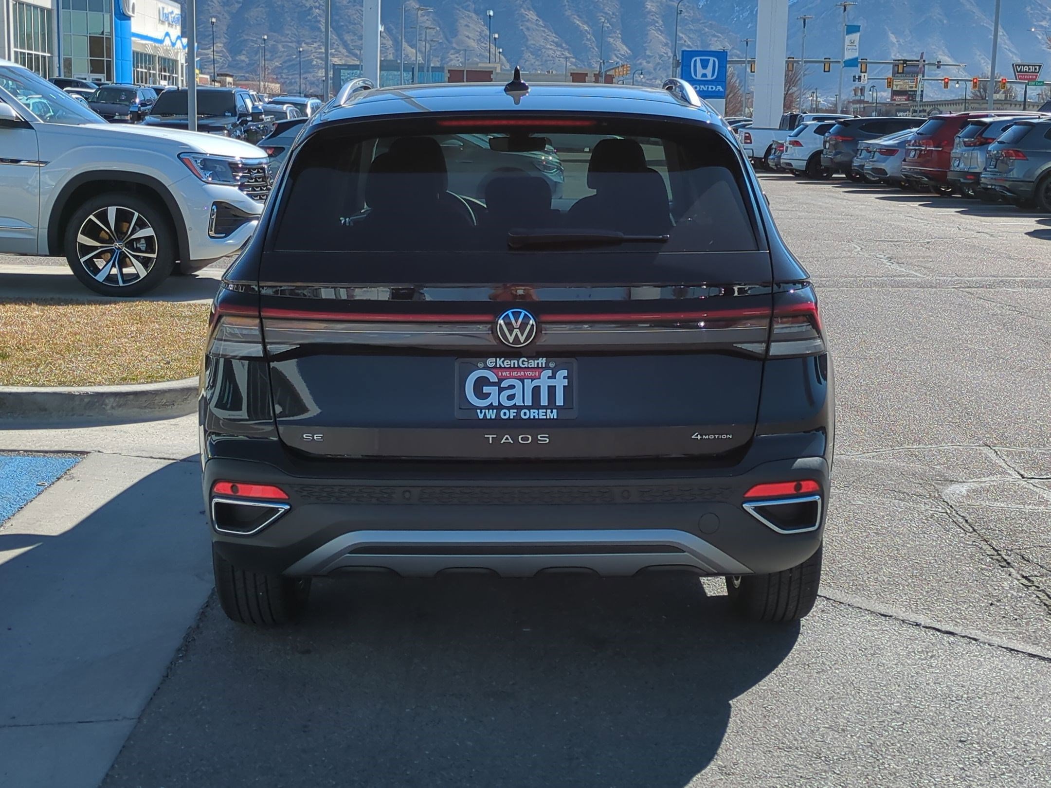 2025 Volkswagen Taos SE photo 4