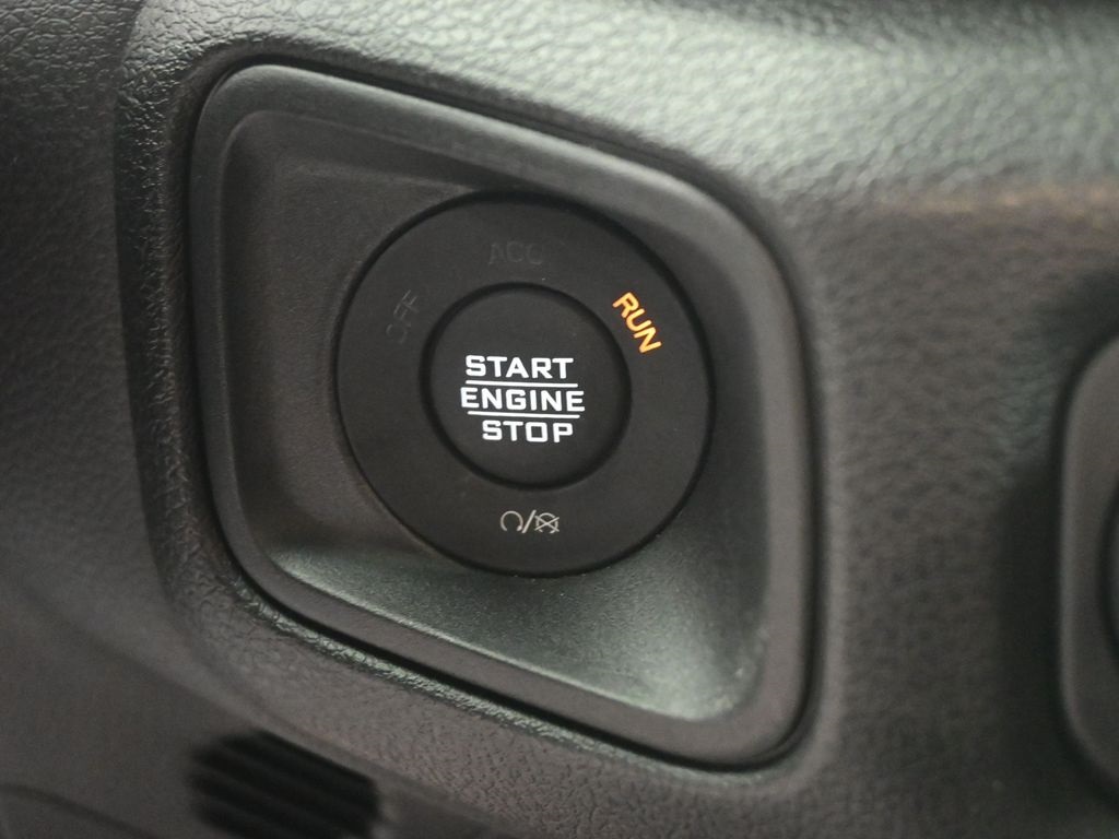 2024 Jeep Gladiator Willys photo 2