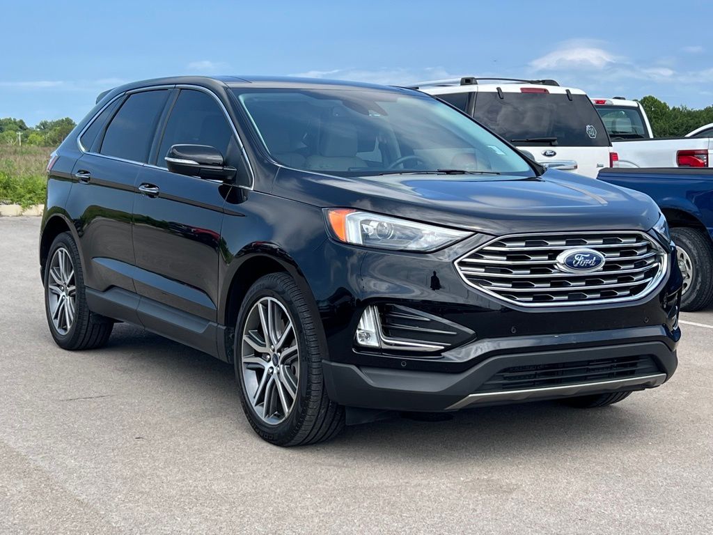 2022 Ford Edge Titanium photo 2