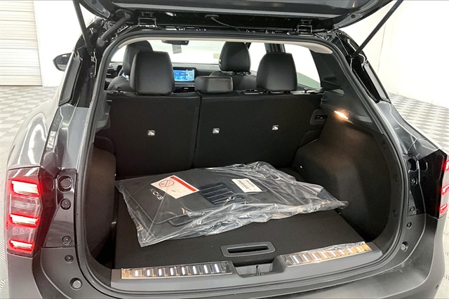 2025 Nissan Kicks SR photo 38